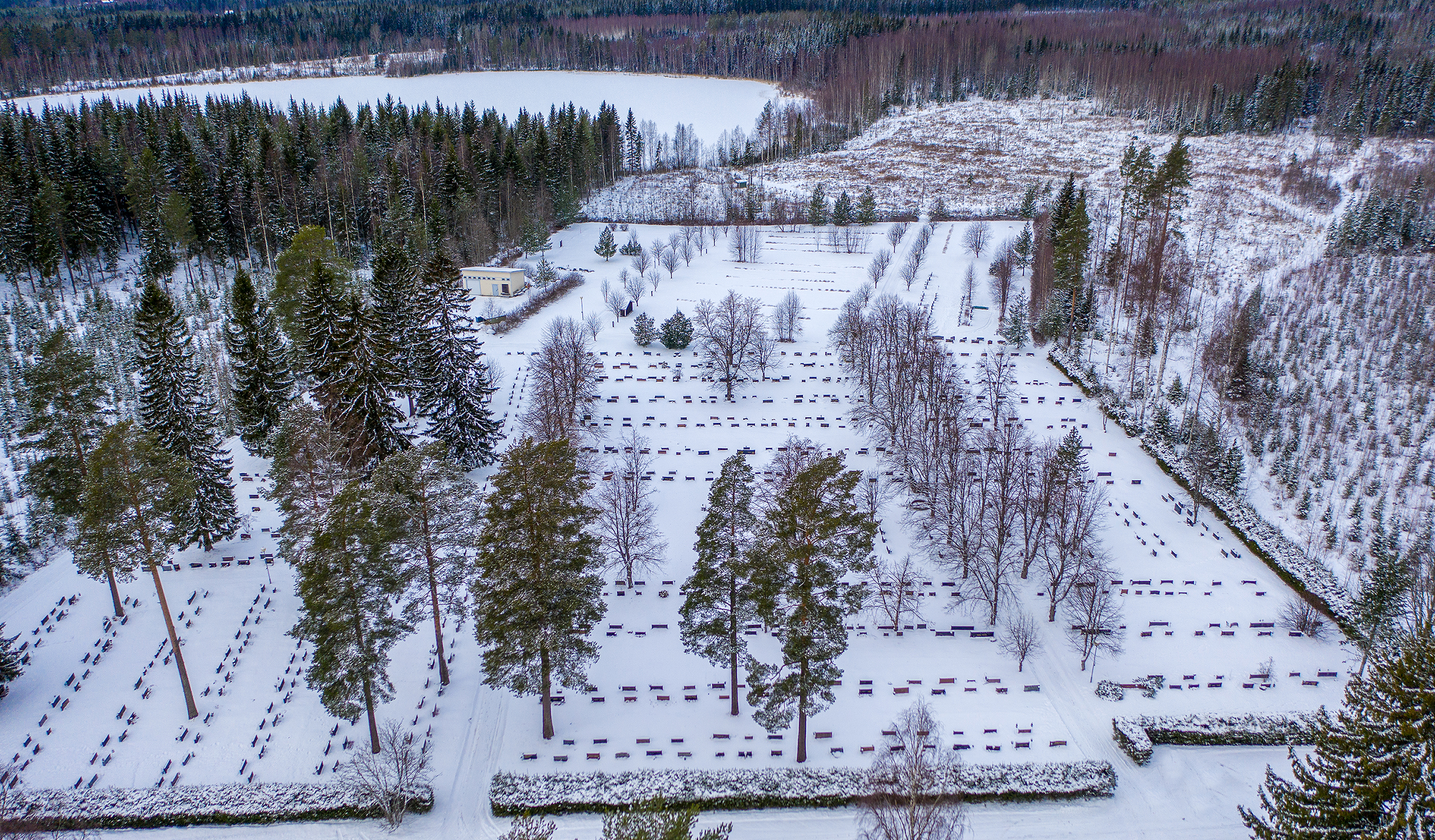 Konneveden hautausmaa uusi puoli ilmakuva talvella